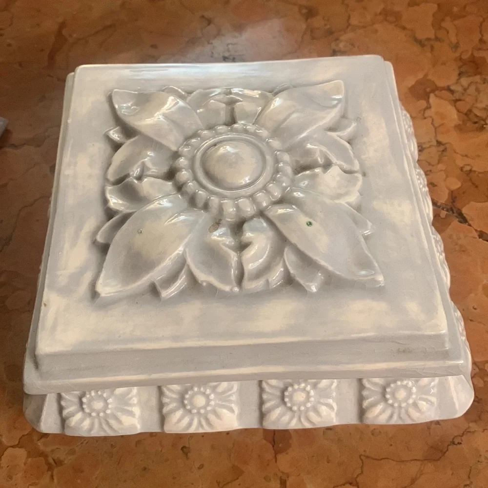 Vintage 1970s Ceramic Ashtray Cigar box set